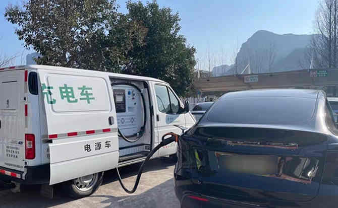 西畴汽车搭电